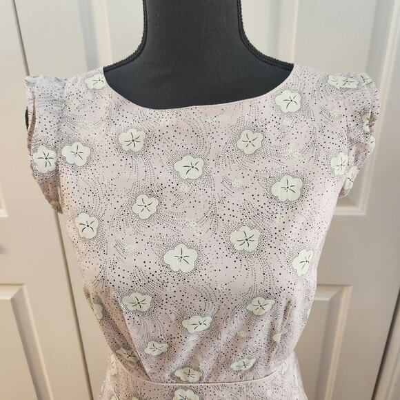 Emily and Fin size Small pale purple/pink dress with flower print, cap sleeve - Picture 6 of 14